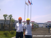 南美客户莅临上海良时考察 钢管喷砂喷漆设备顺利验收 